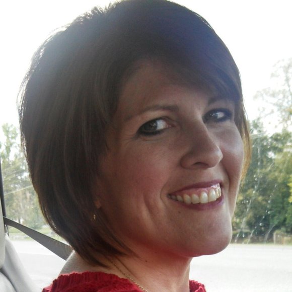 Meet your Posher, Debbie - Picture 2 of 4